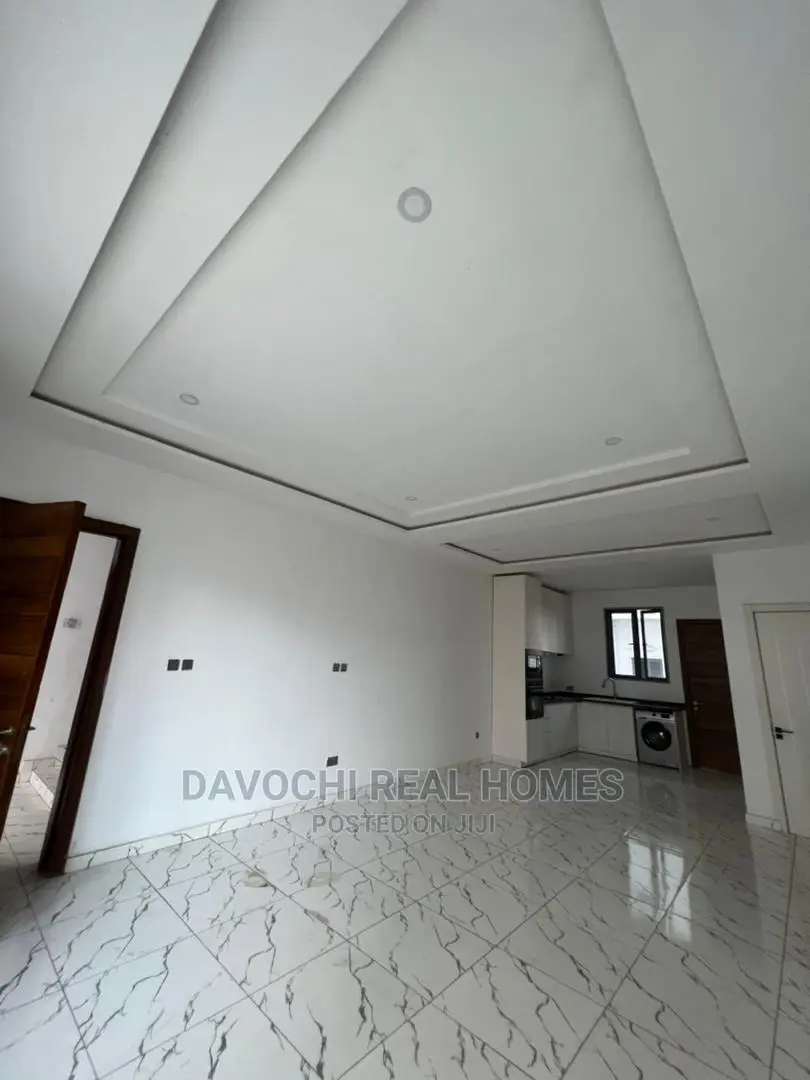 2bdrm Apartment in Ologolo Estate, Lekki for rent