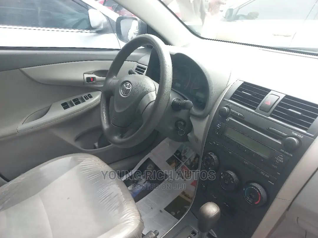 Toyota Corolla 2009 Silver