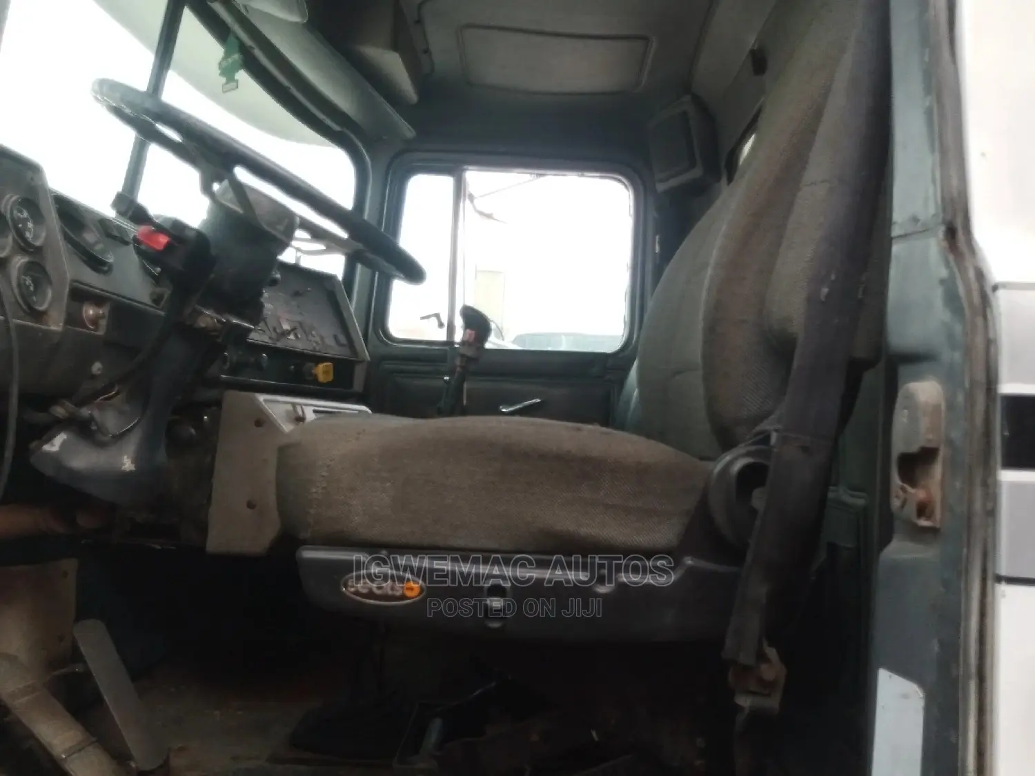 2004 Mack Rd Dump Truck.