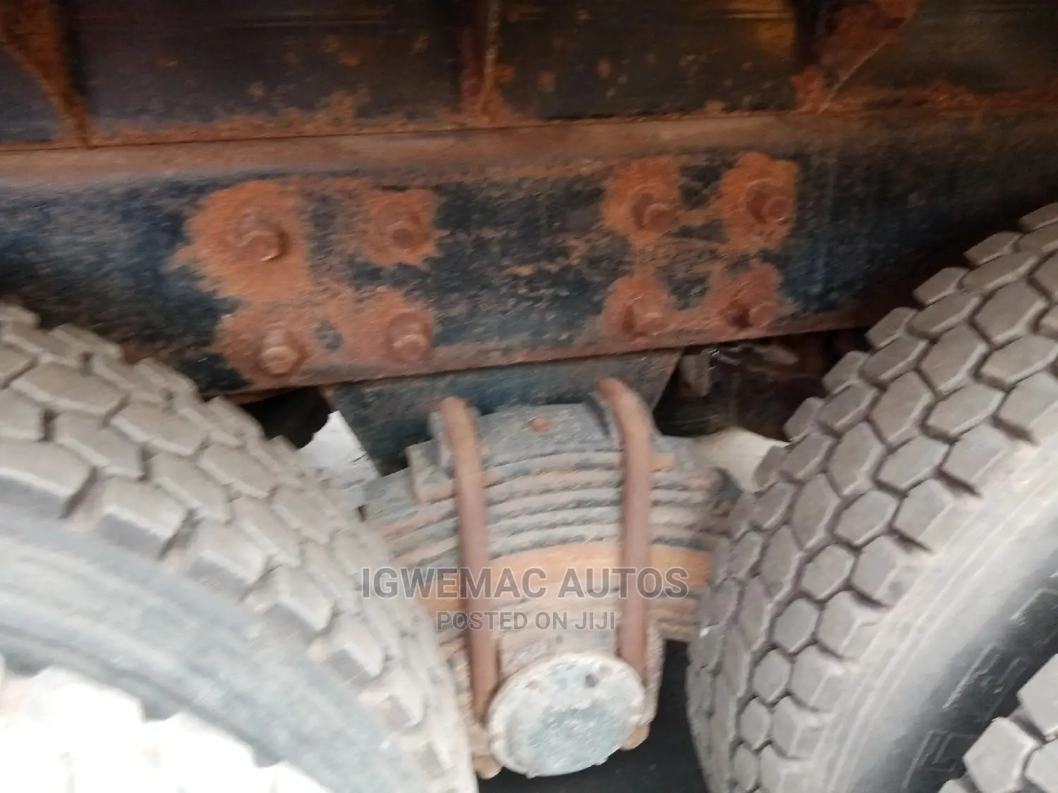 2004 Mack Rd Dump Truck.