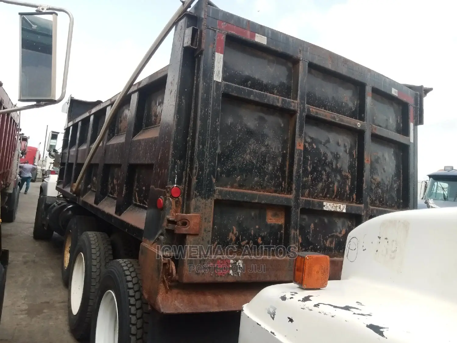 2004 Mack Rd Dump Truck.
