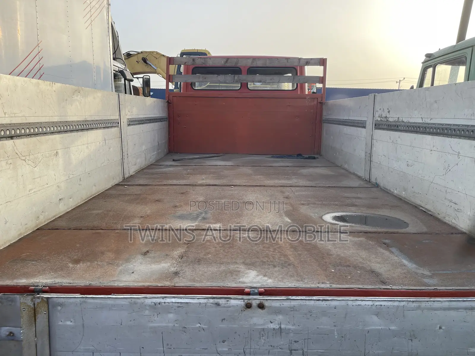 Mercedes-Benz 814 4cylinder Bucket