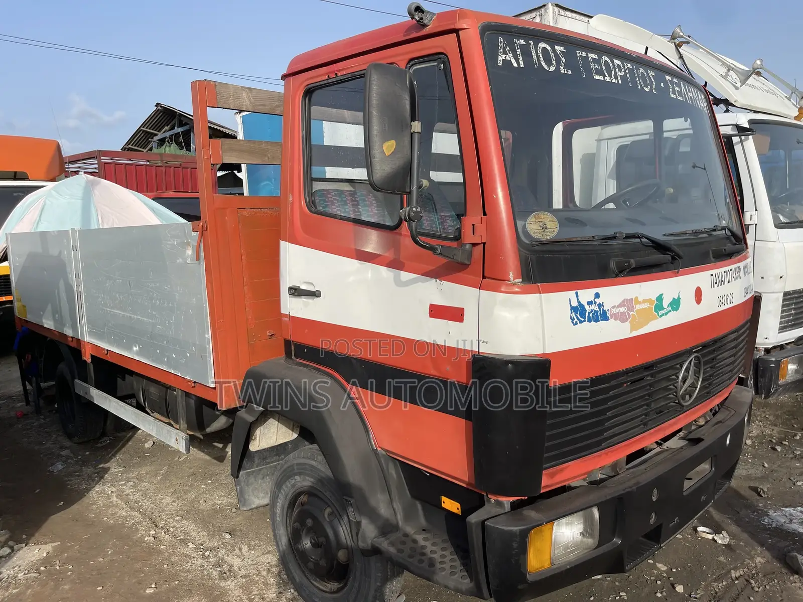 Mercedes-Benz 814 4cylinder Bucket