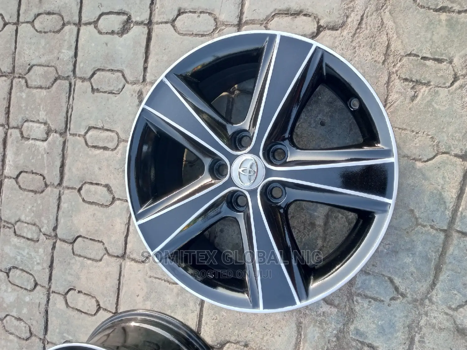 Toyota Camry Sport 17rim