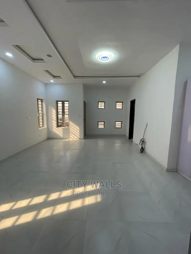 4bdrm Duplex in Chevron for sale