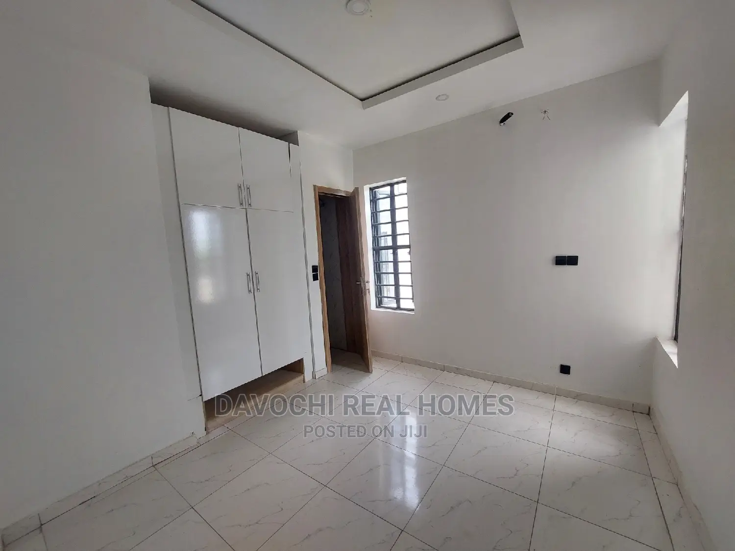 3bdrm Apartment in Ikota, Lekki for sale