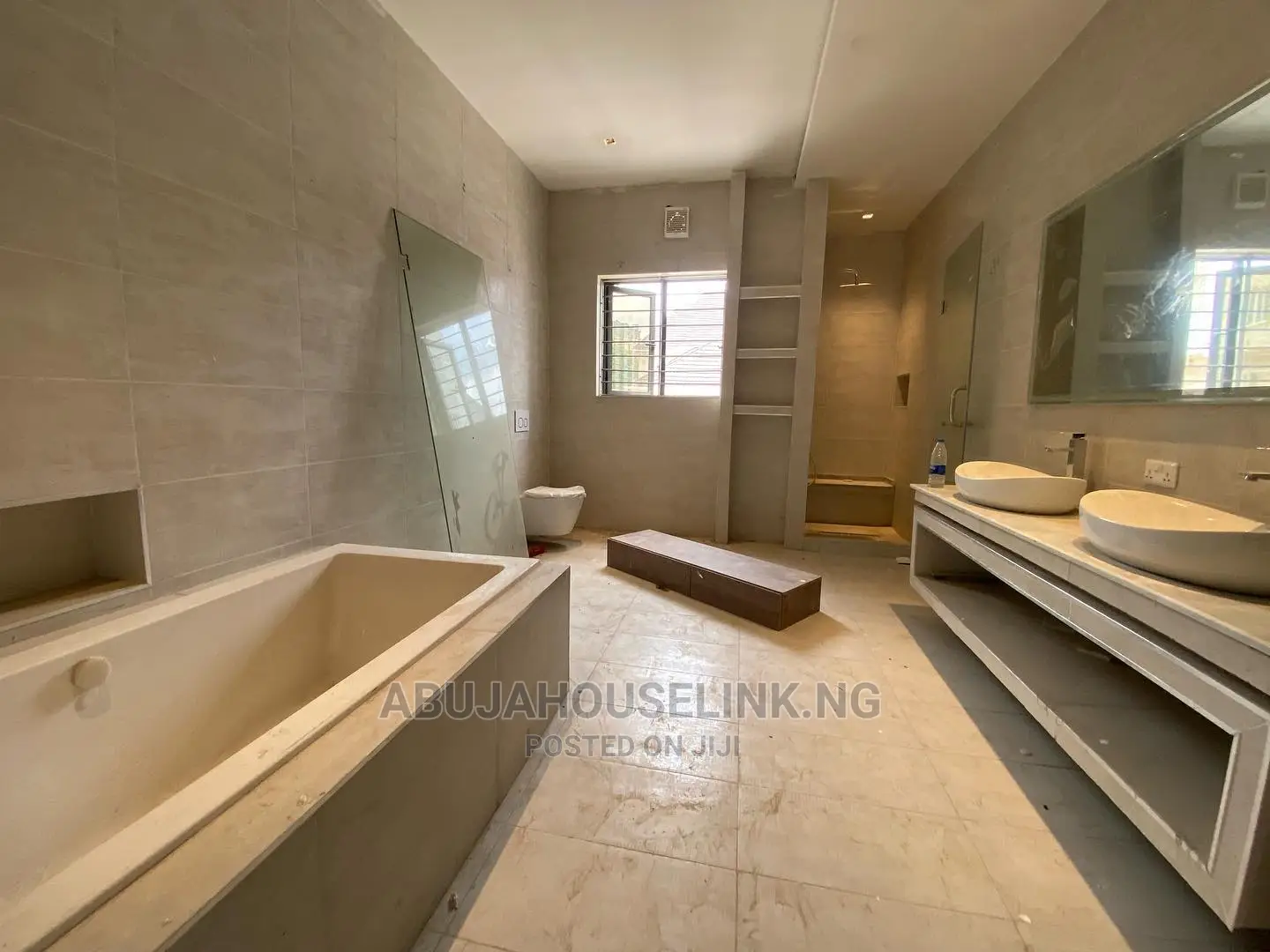 5bdrm Duplex in Citiscape Estate, Guzape District for sale