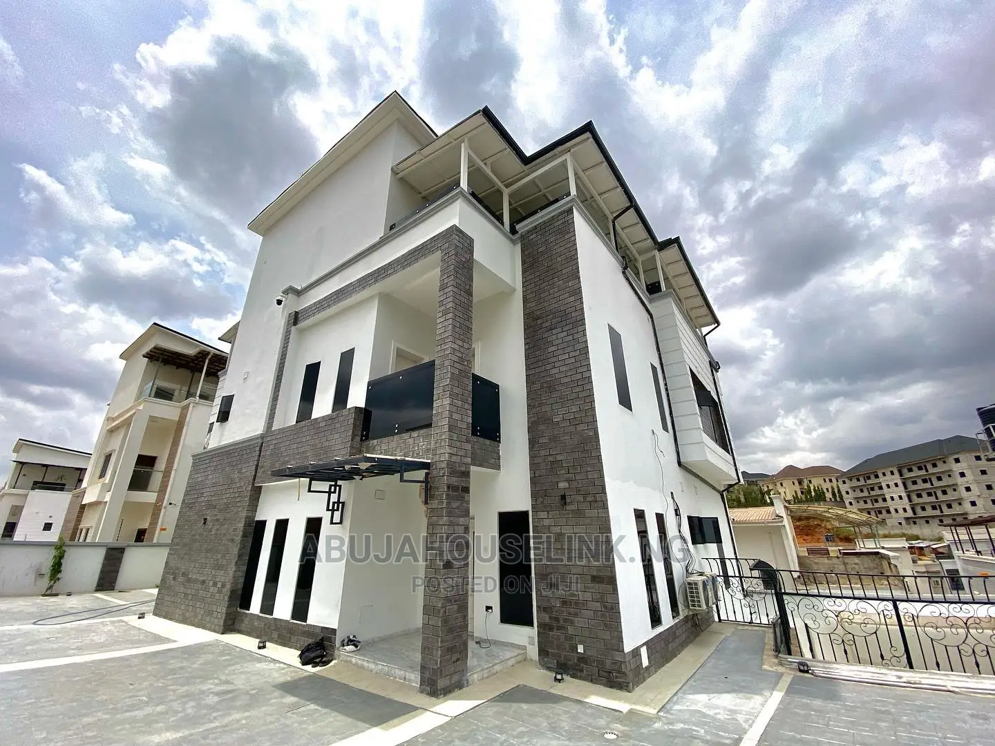 Furnished 5bdrm Duplex in Citiscape Estate, Guzape District for sale
