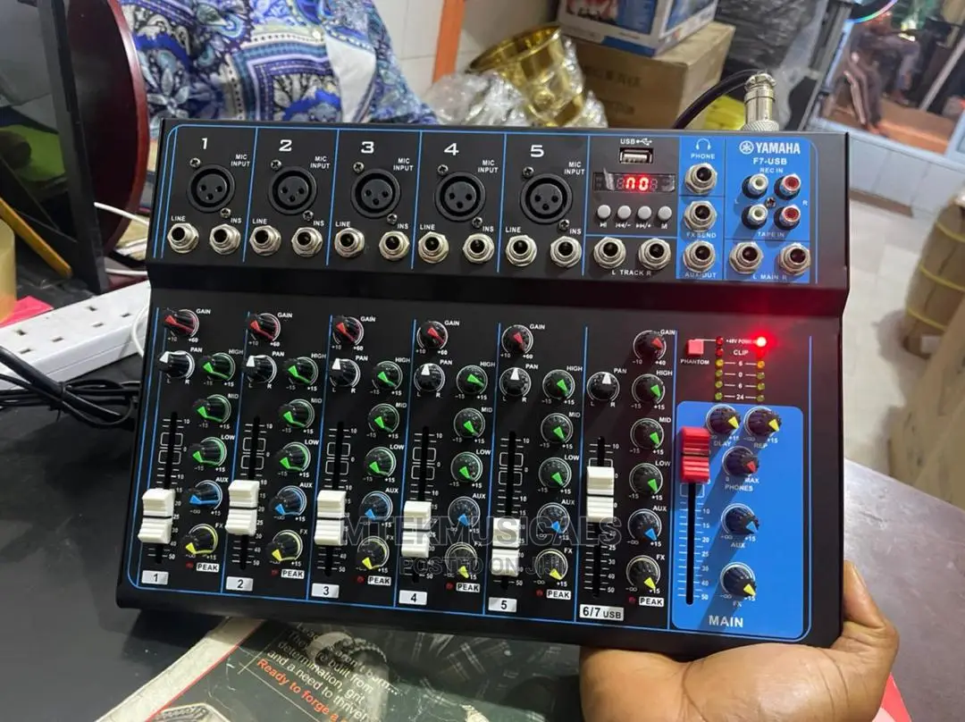 Yamaha F7 Mixer
