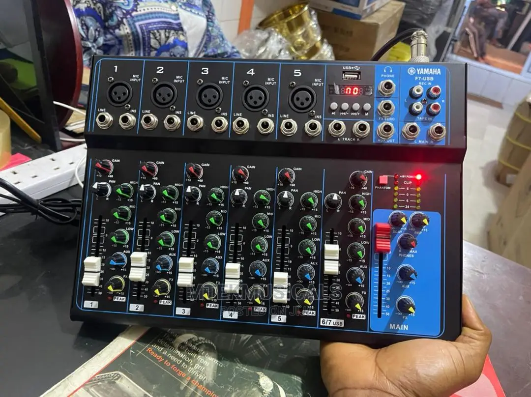 Yamaha F7 Mixer