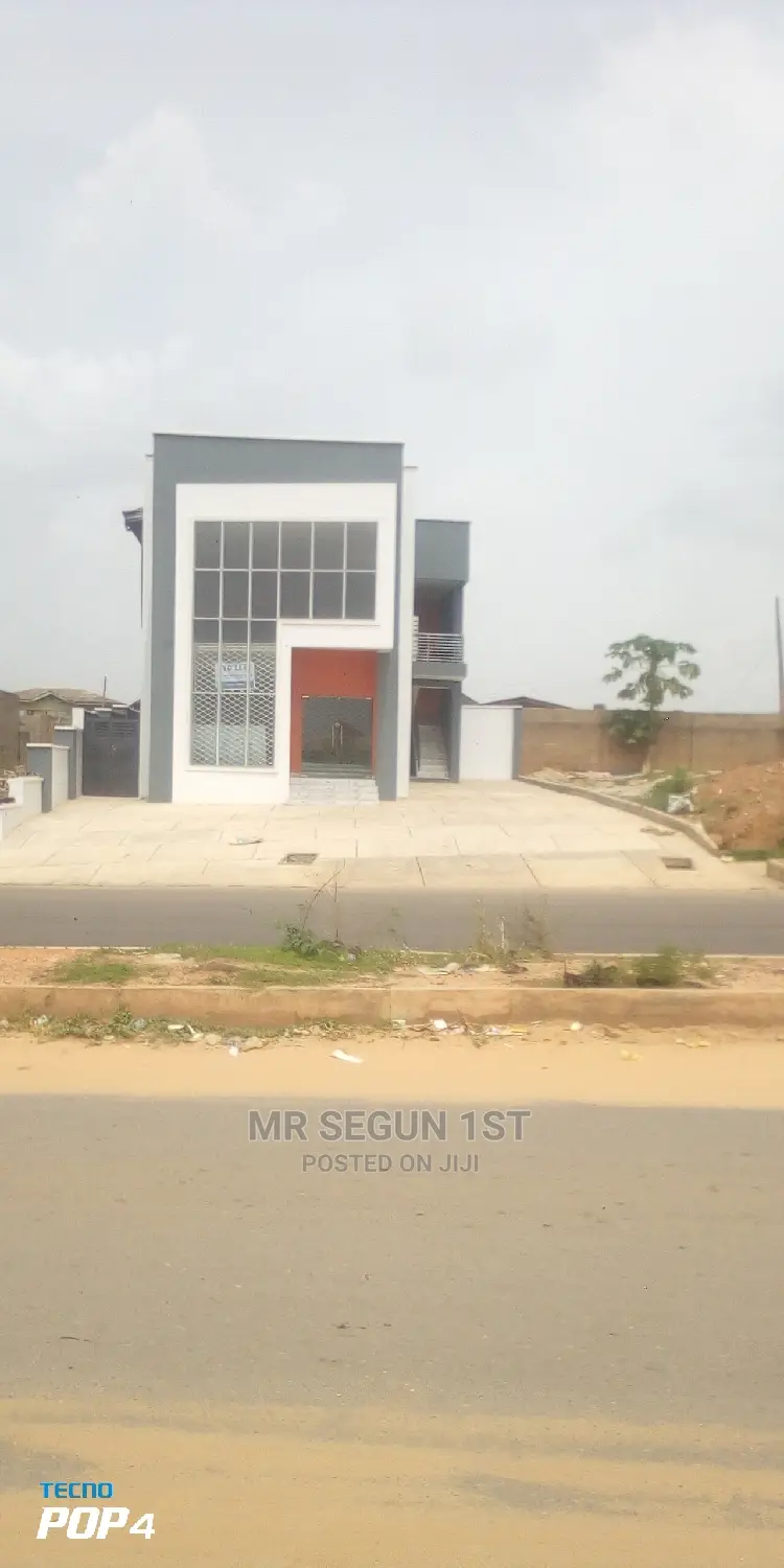 Space for Boutique or Saloon