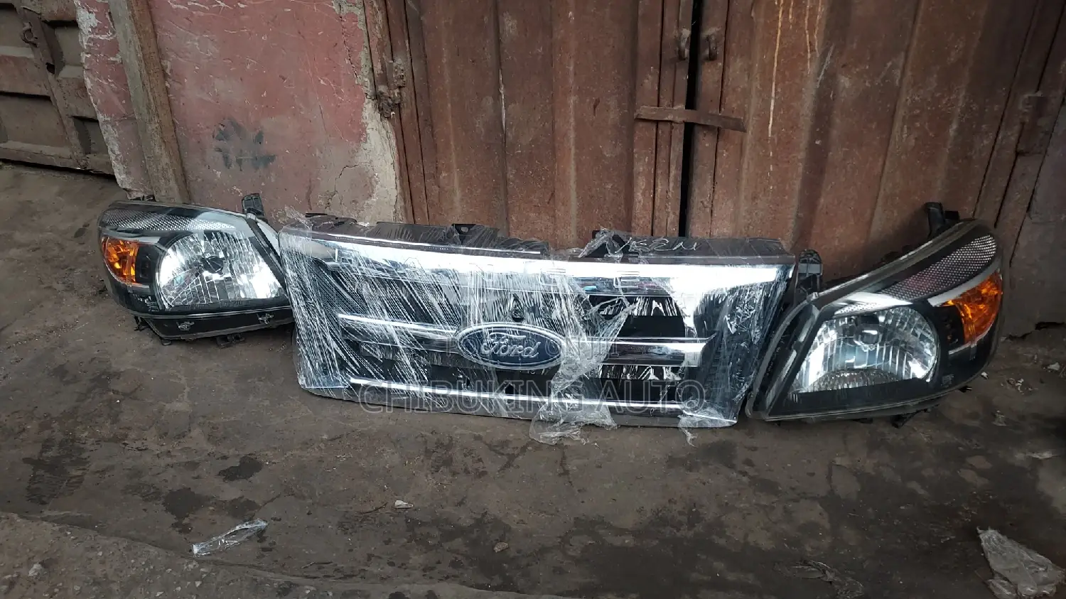 Headlamp and Frontgrill Ford Ranger 2010