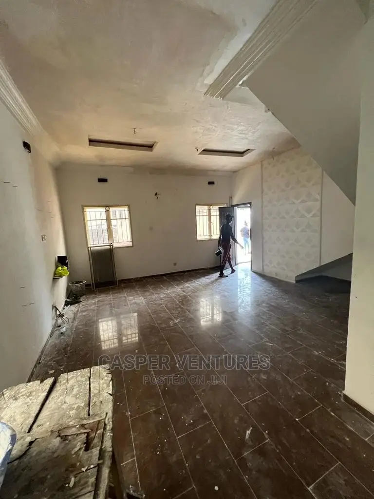 1bdrm Apartment in Chevron for rent