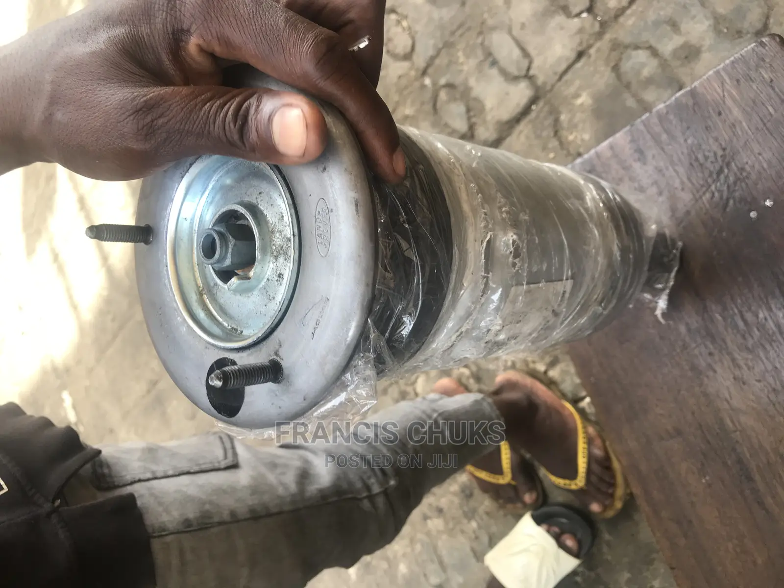 One Side of Balloon Shock Absorber for Range Rover Velar