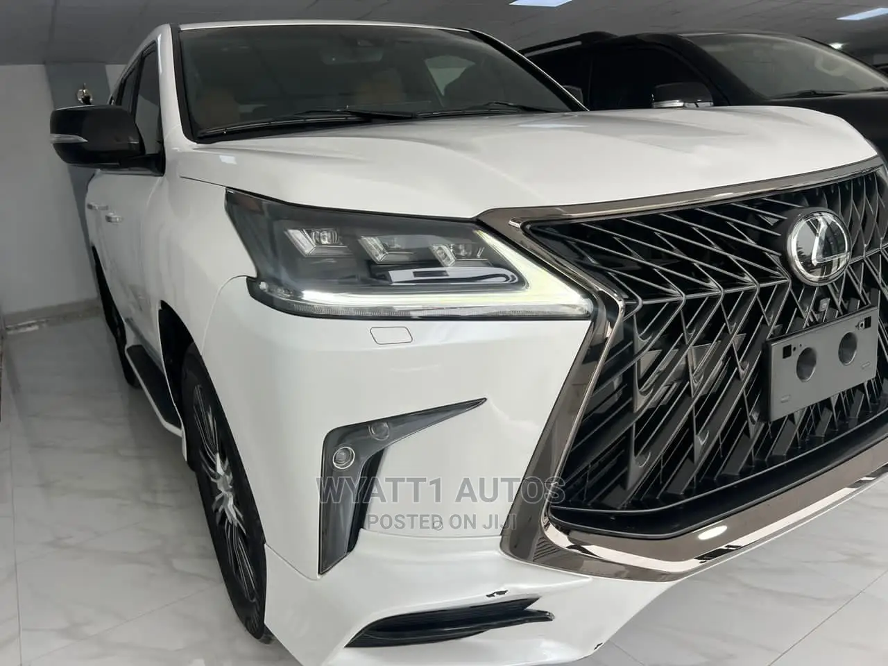 Lexus LX 570 (5 seats) AWD 2020 White