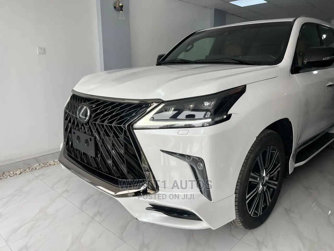 Lexus LX 570 (5 seats) AWD 2020 White