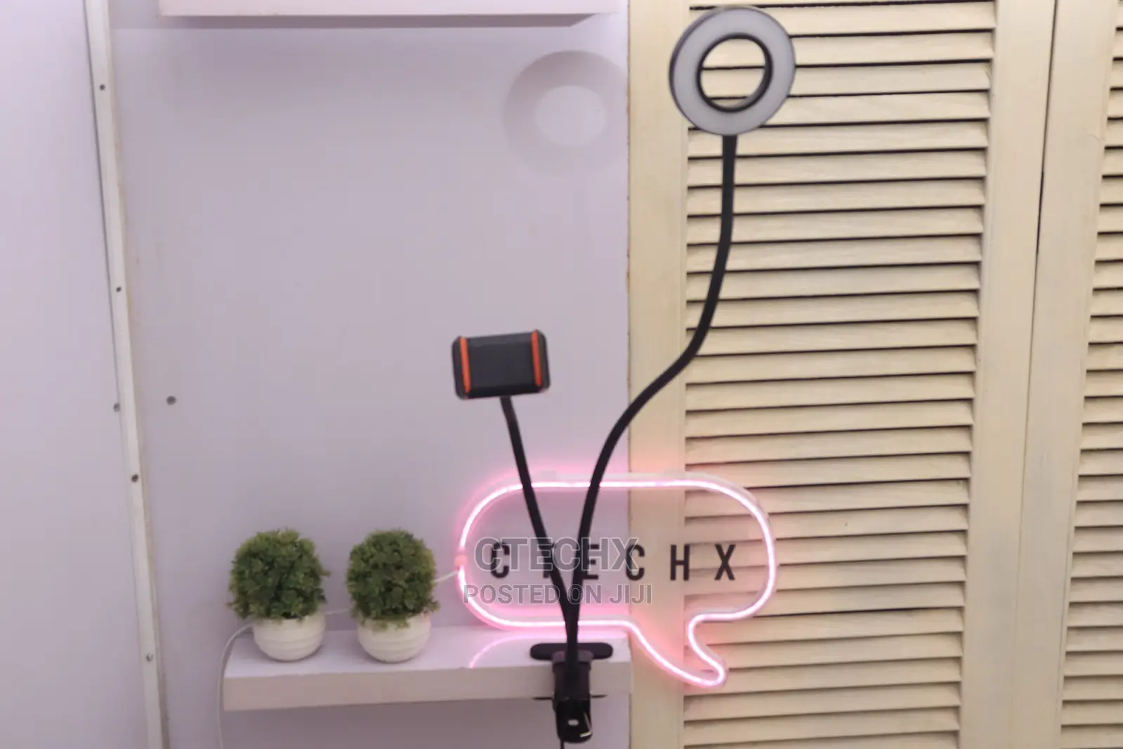 3.5" Clip on Selfie Ring Light With Cell Phone Holder