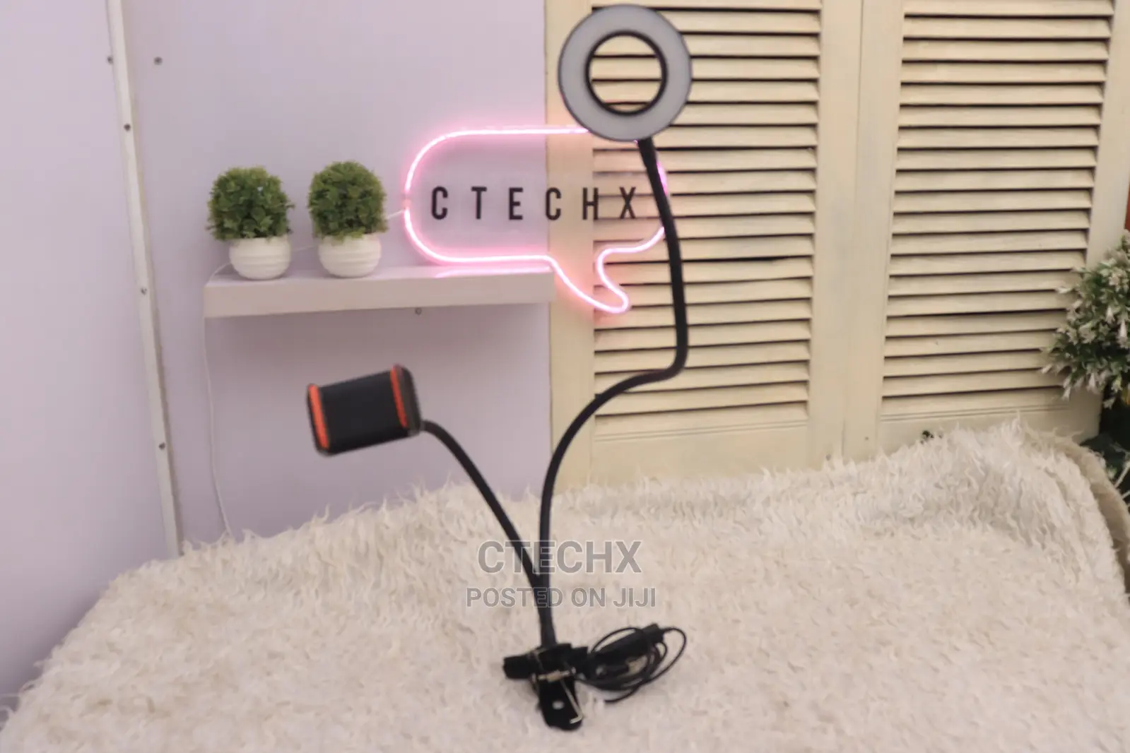 3.5" Clip on Selfie Ring Light With Cell Phone Holder
