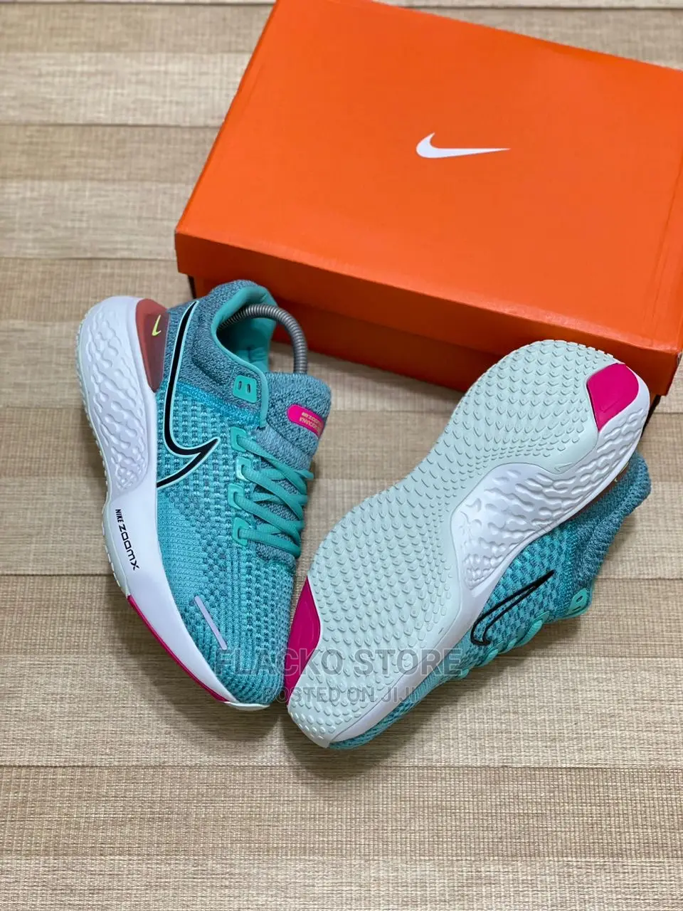 Original Nike Air Zoomx Invincible Run Flyknit Sneakers