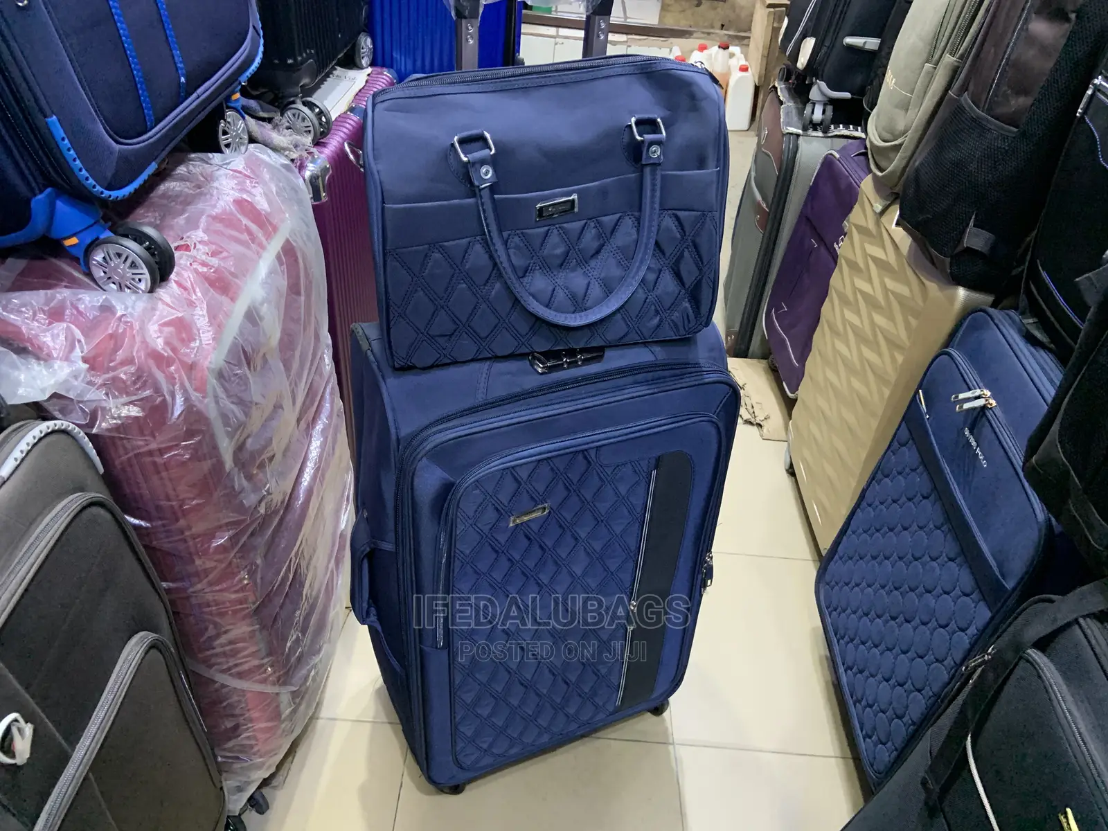 Medium Size Quality Traveling Luggage With Carry on Kit