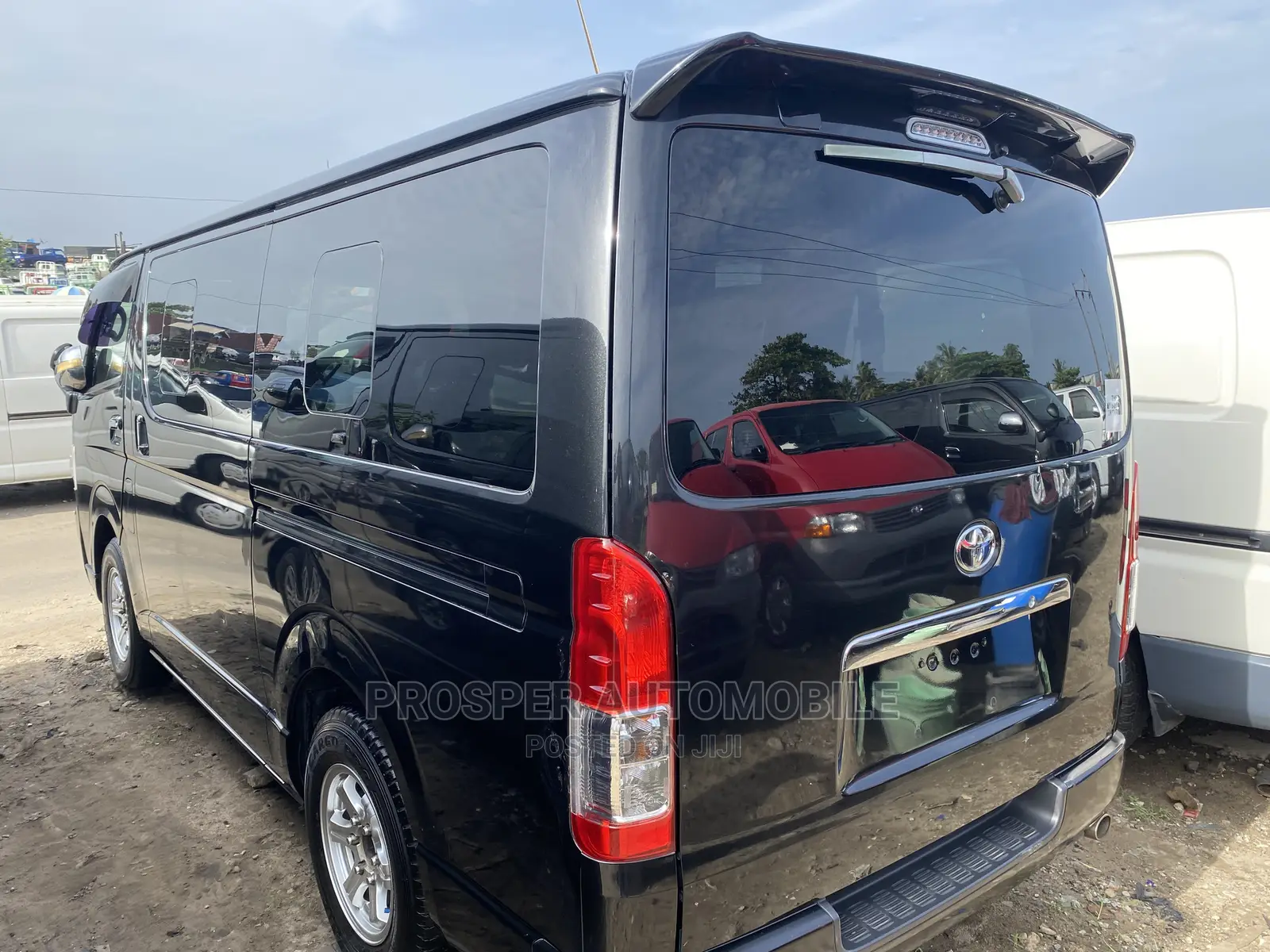 Toyota HiAce 2010 Black