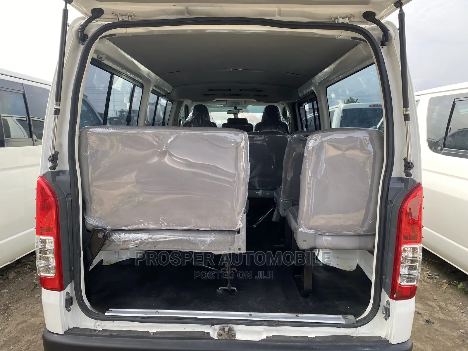 Toyota HiAce 2011 White