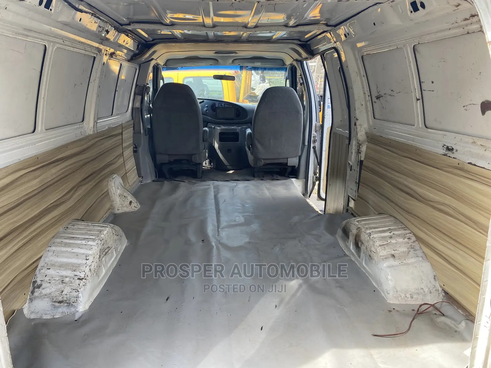 Ford E250 2005 White