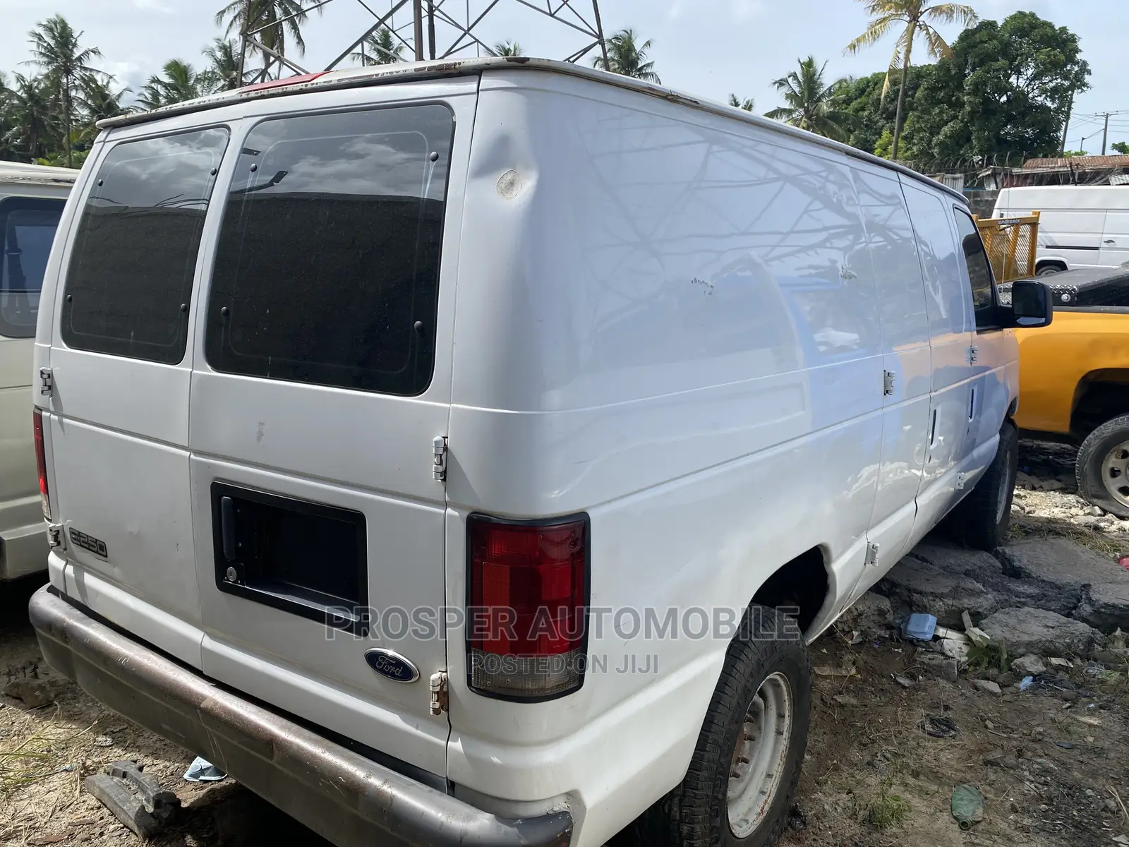 Ford E250 2005 White