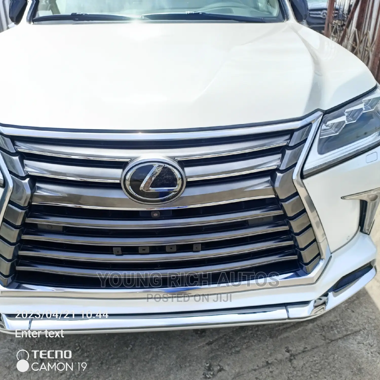 Lexus LX 570 (5 seats) AWD 2018 White