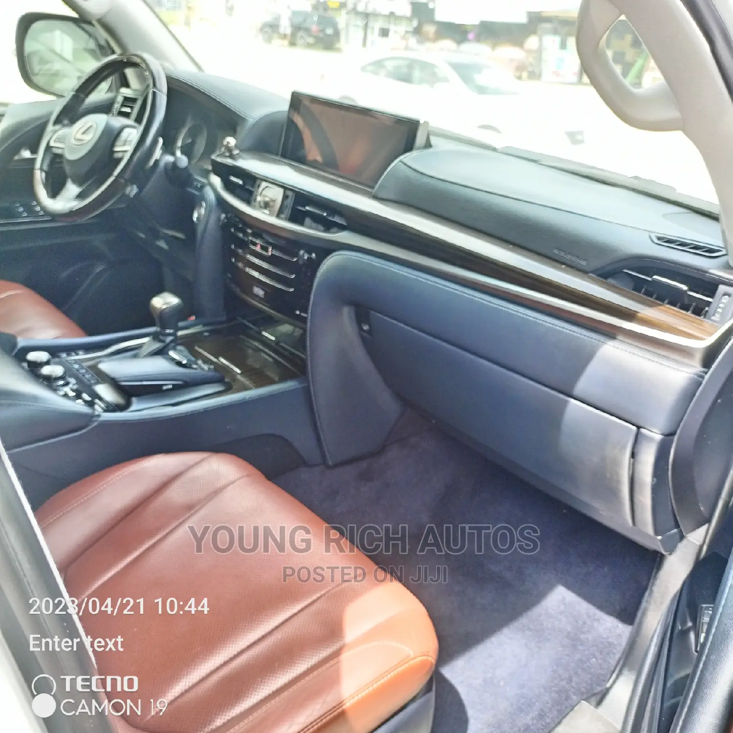 Lexus LX 570 (5 seats) AWD 2018 White