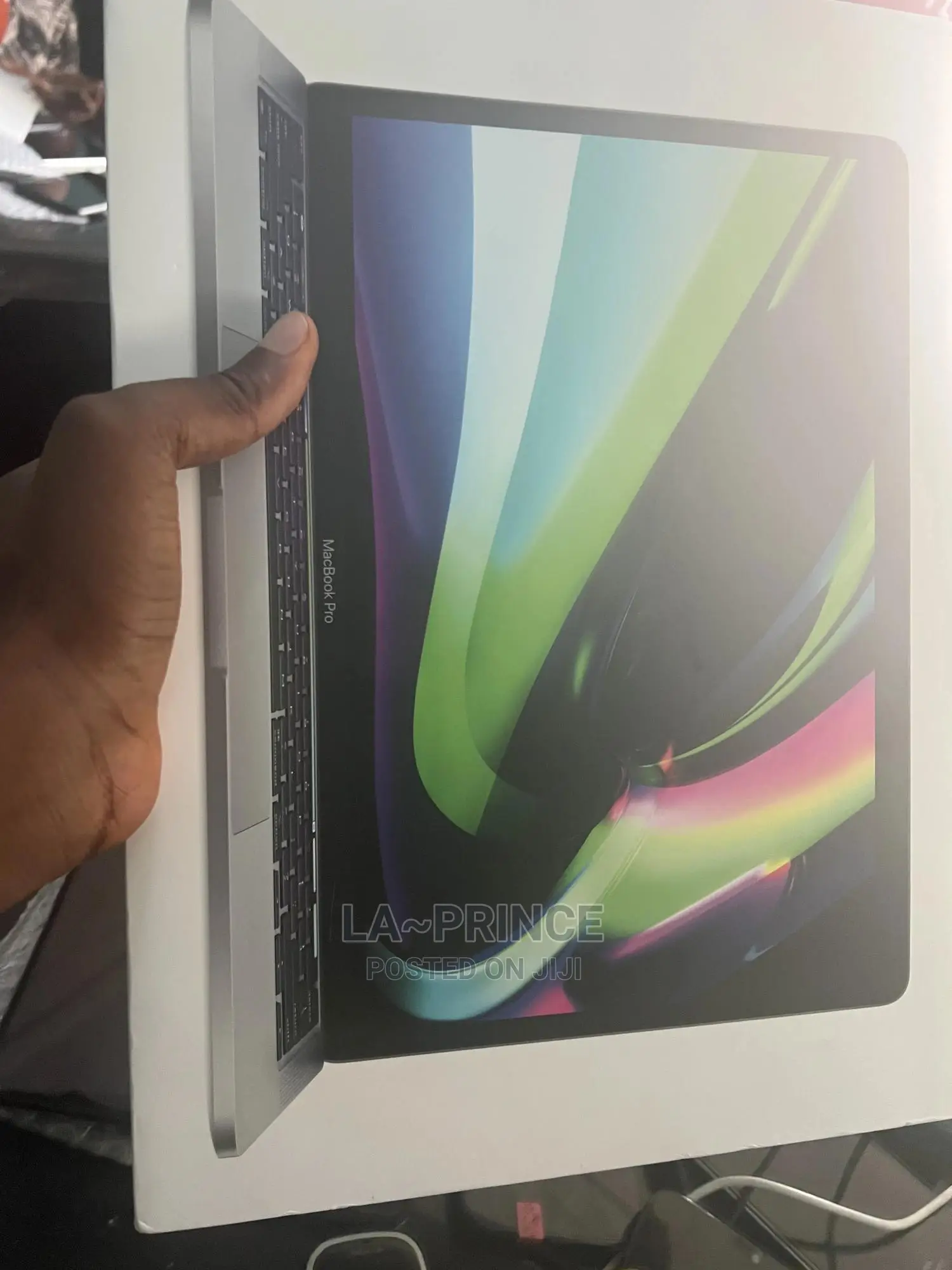 Laptop Apple MacBook Pro 2022 M2 8GB Apple M2 SSD 256GB
