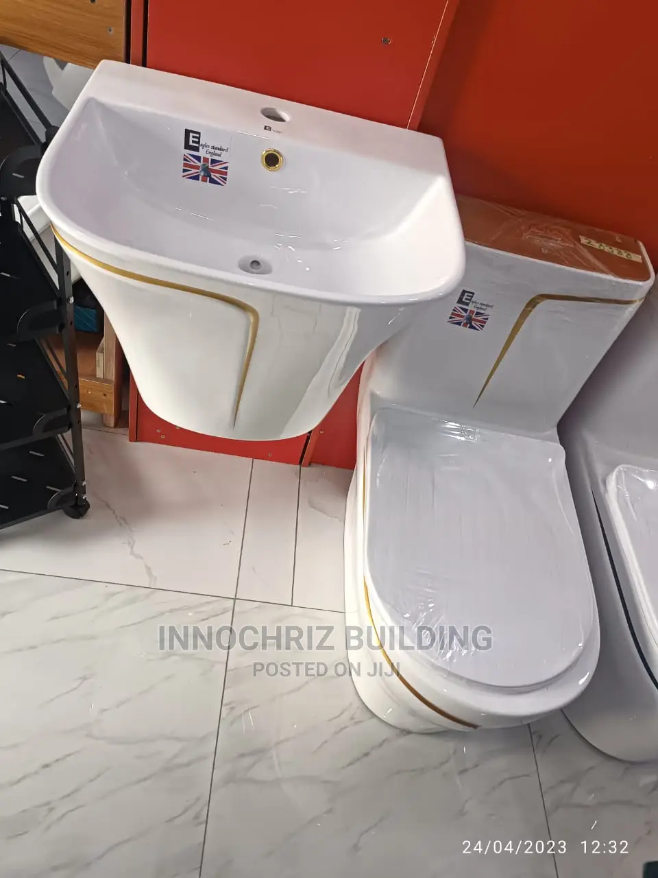 White And Gold Stripe WC