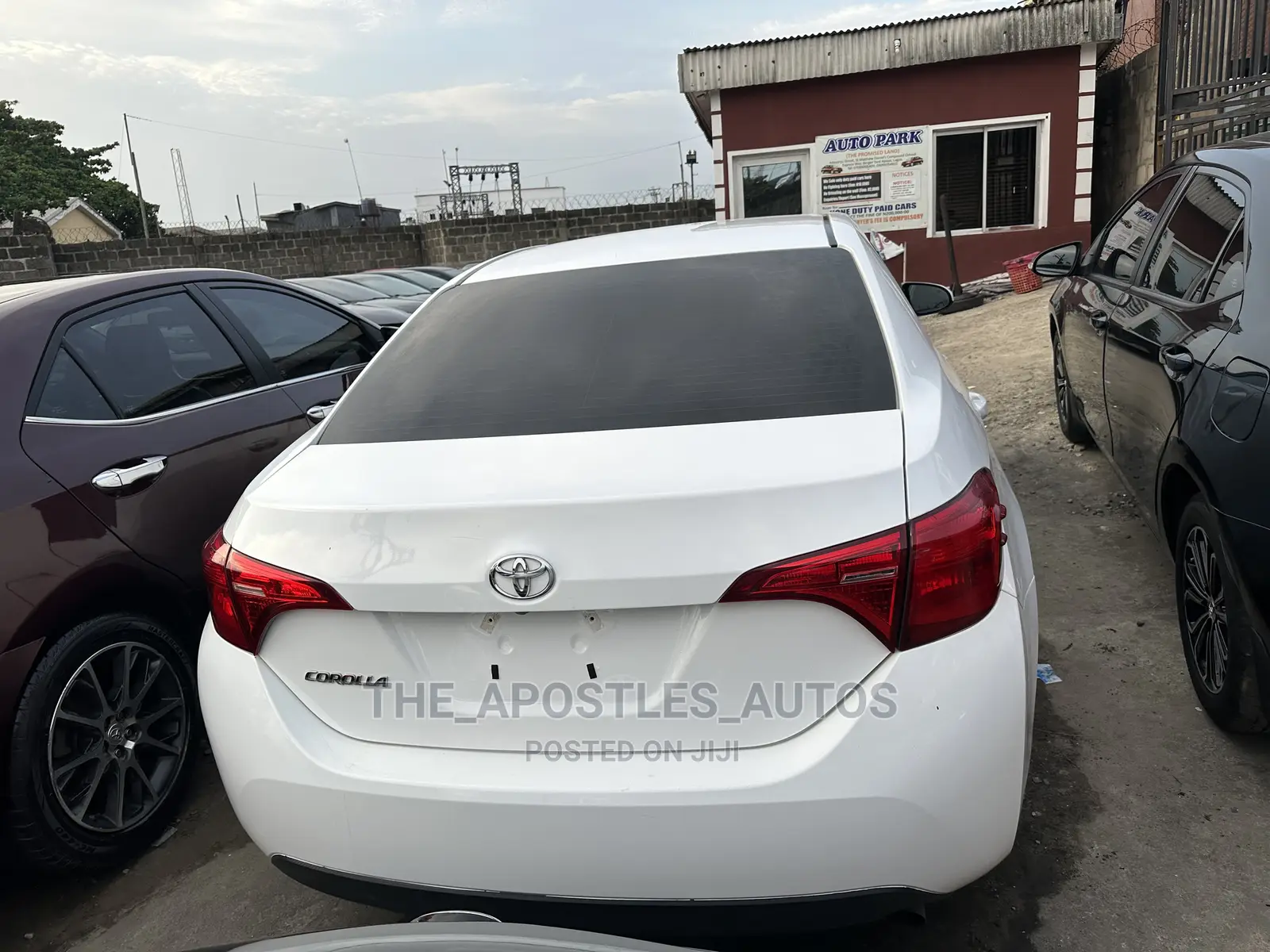 Toyota Corolla SE (1.8L 4cyl 6M) 2018 White