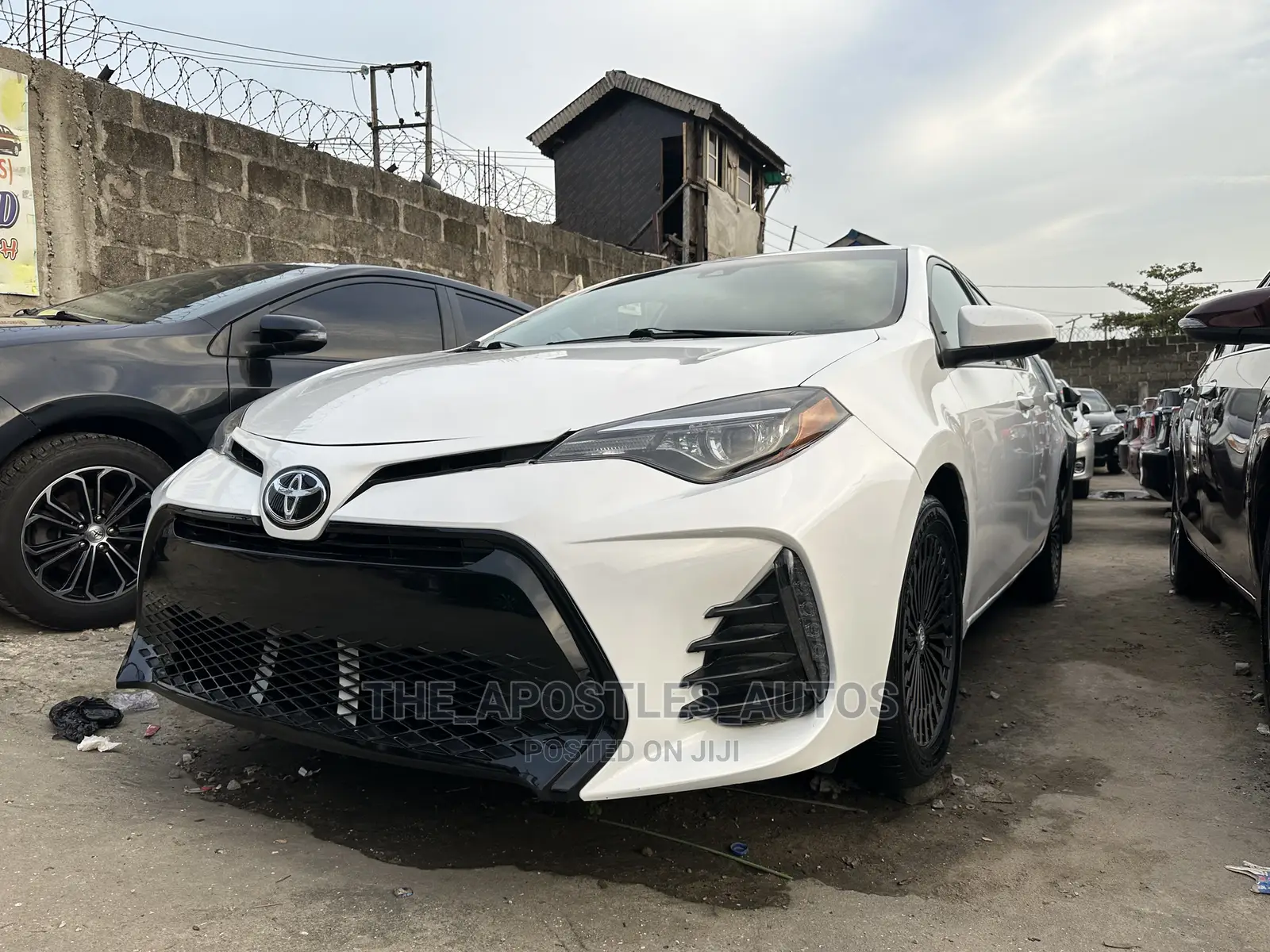 Toyota Corolla SE (1.8L 4cyl 6M) 2018 White