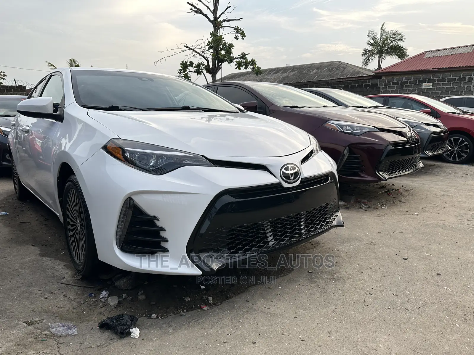 Toyota Corolla SE (1.8L 4cyl 6M) 2018 White