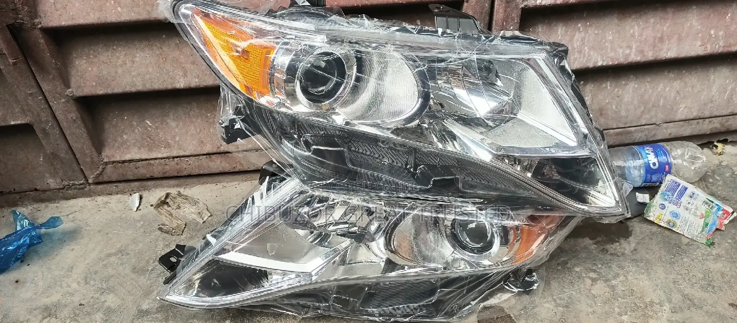 Set of Headlamp Venza 2010/2012 Direct
