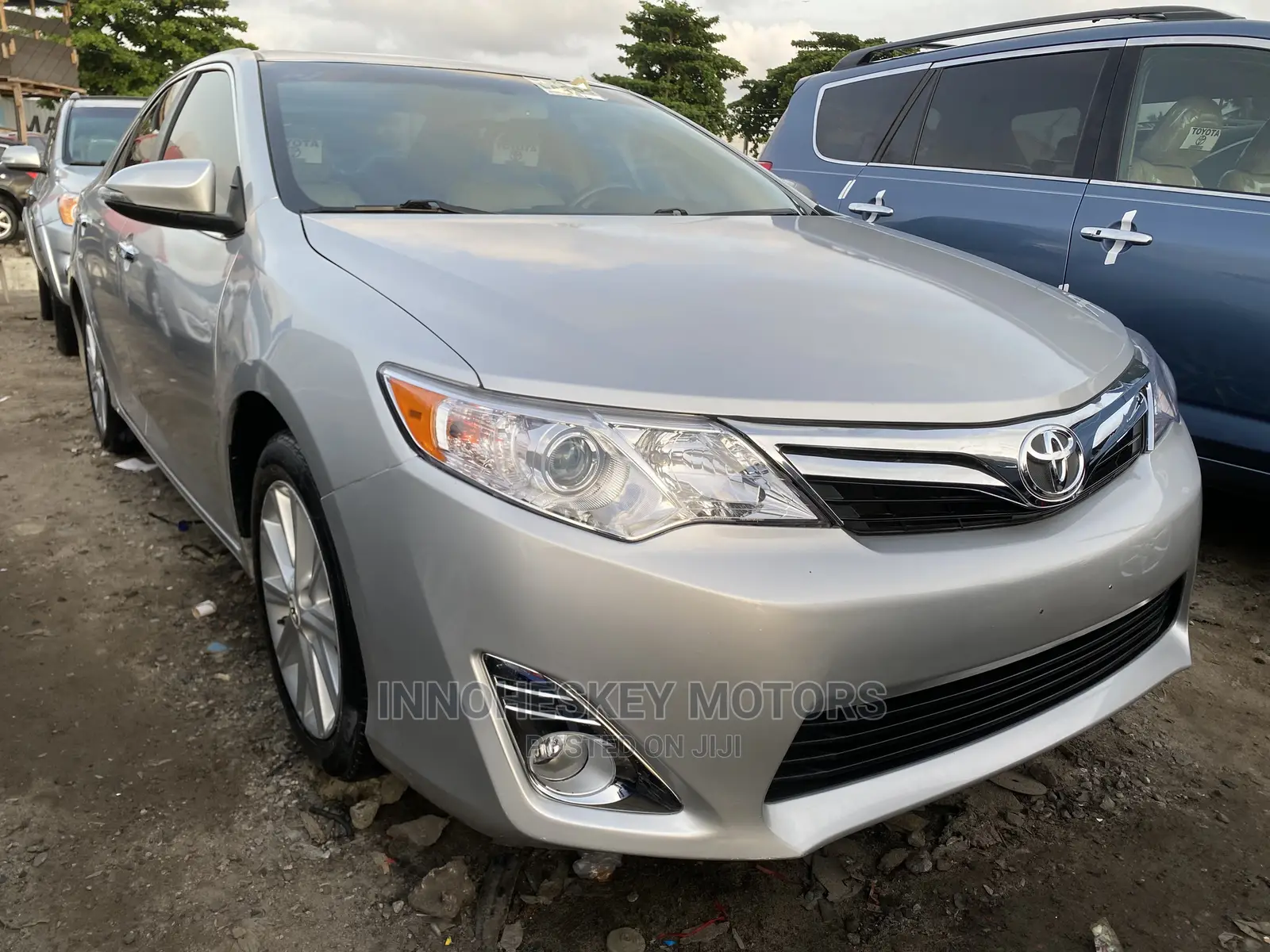 Toyota Camry XLE V6 4dr Sedan (3.5L 6cyl 6A) 2012 Silver