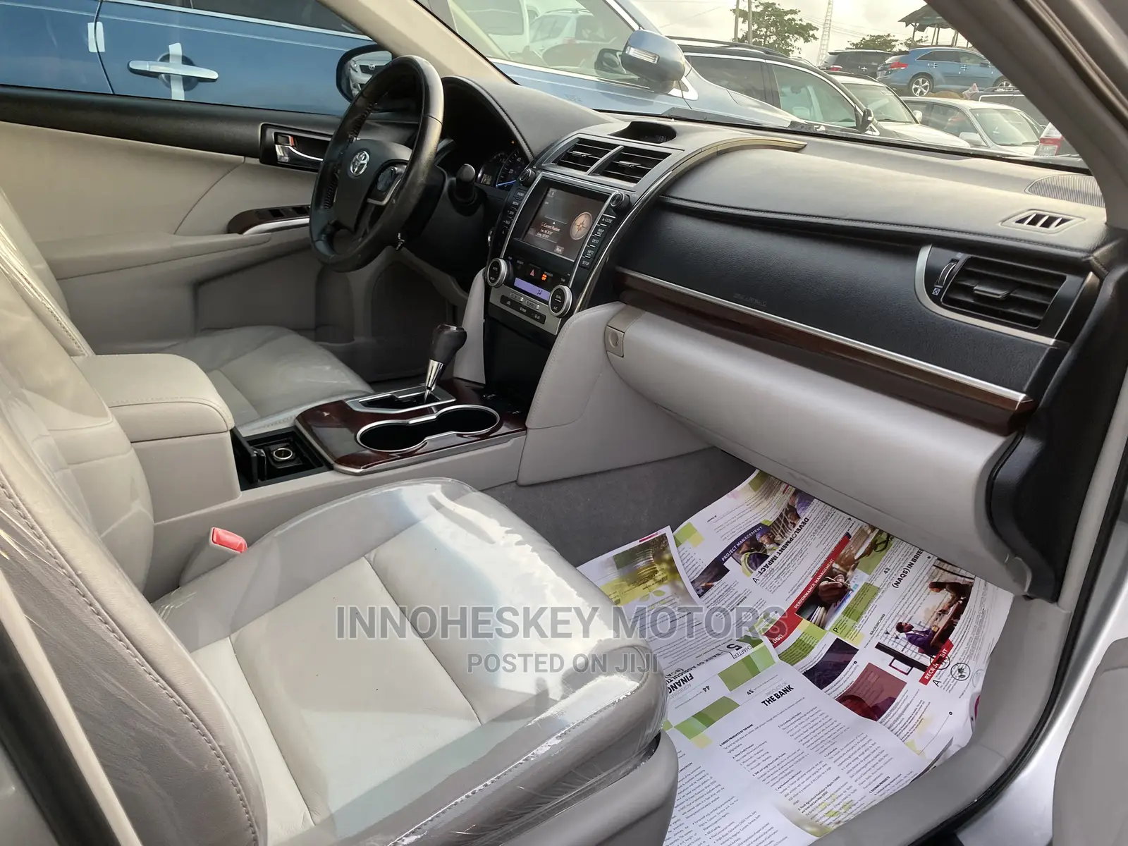 Toyota Camry XLE V6 4dr Sedan (3.5L 6cyl 6A) 2012 Silver