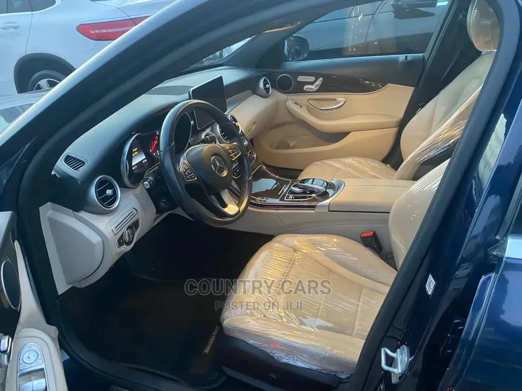 Mercedes-Benz C300 2016 Blue