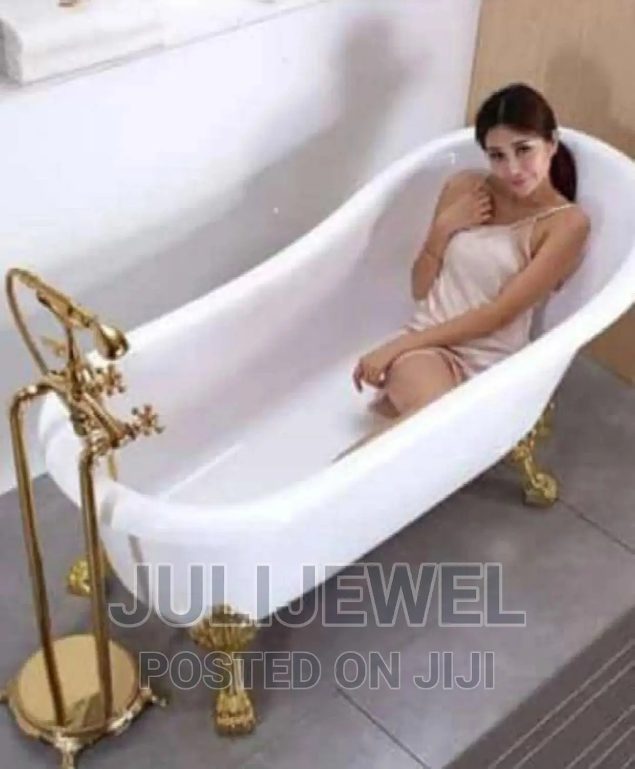 Luxury Acrylic Bathtub With Gold Legs