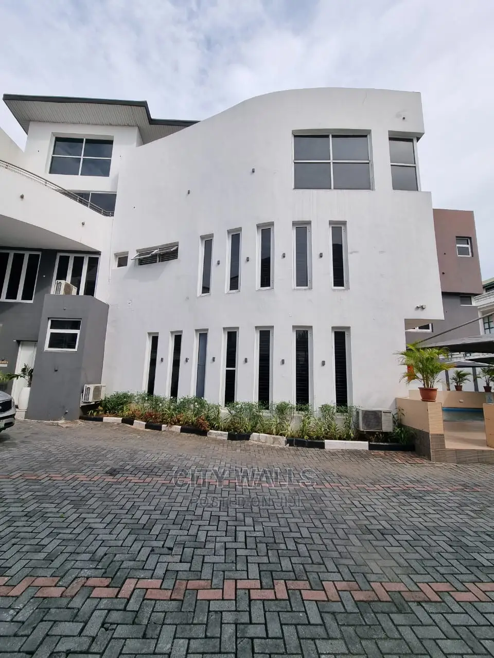 4bdrm Duplex in Banana Island, Ikoyi for Rent