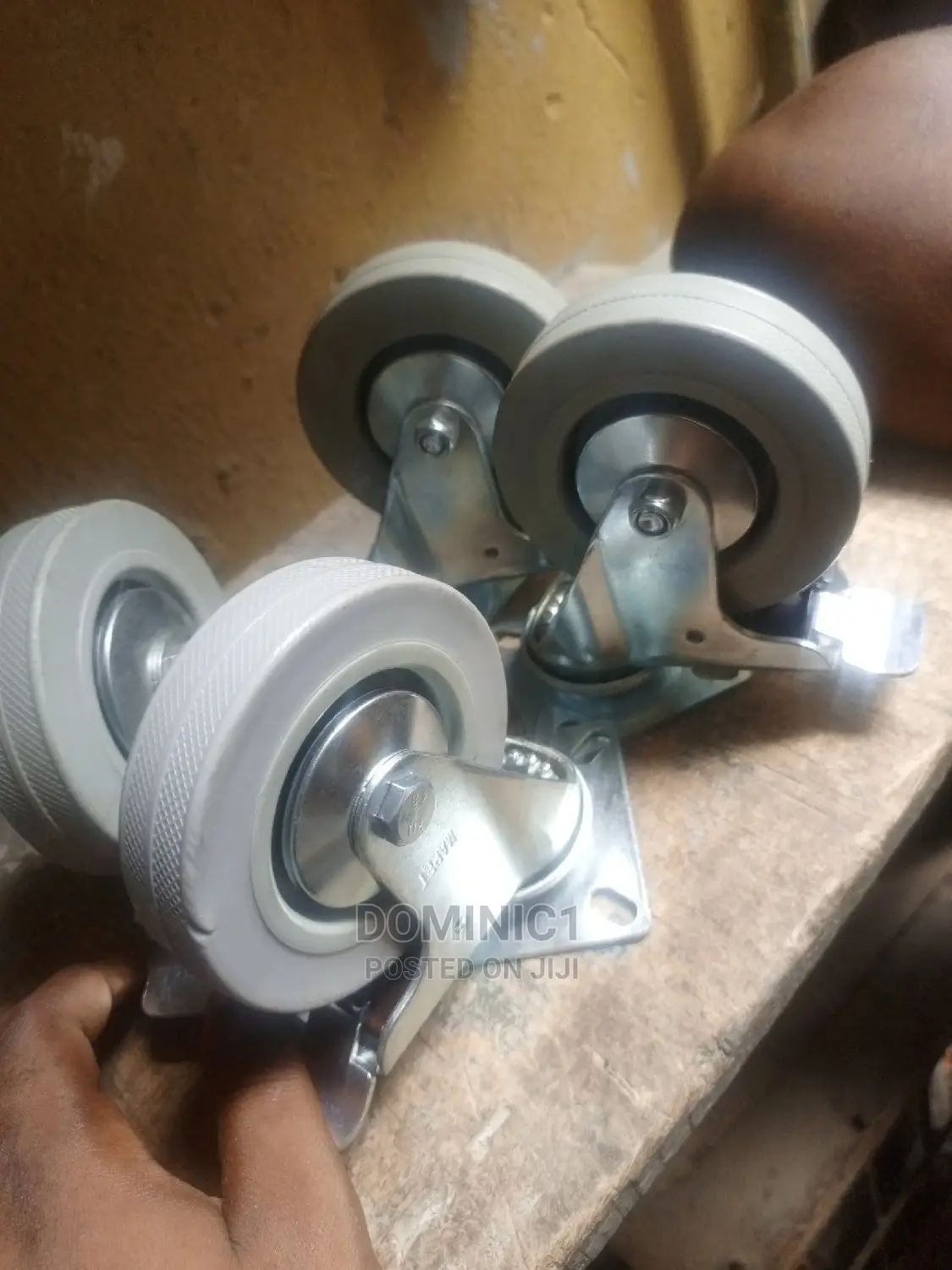 Castors Tires