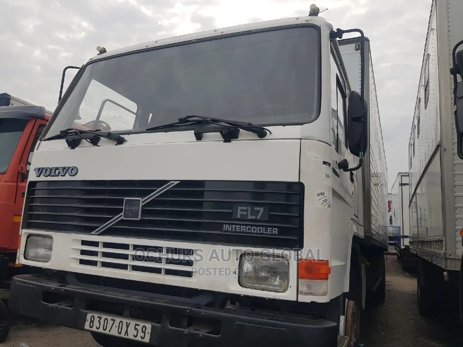 Volvo Fl7 10bolits 6tyers Container Body 27feet Long Chassis