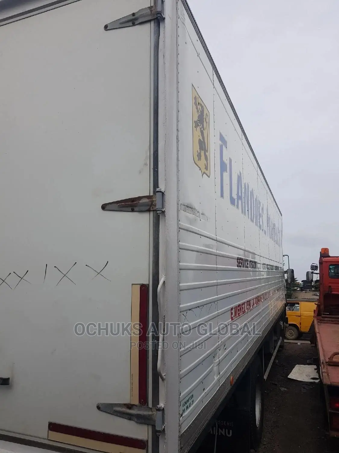 Volvo Fl7 10bolits 6tyers Container Body 27feet Long Chassis
