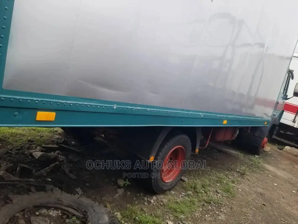 M/Benz 814 Truck Double Cabin 6tyers Container Body 22feet