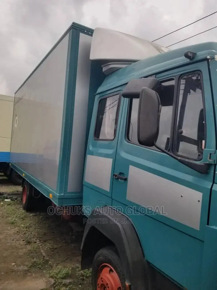 M/Benz 814 Truck Double Cabin 6tyers Container Body 22feet