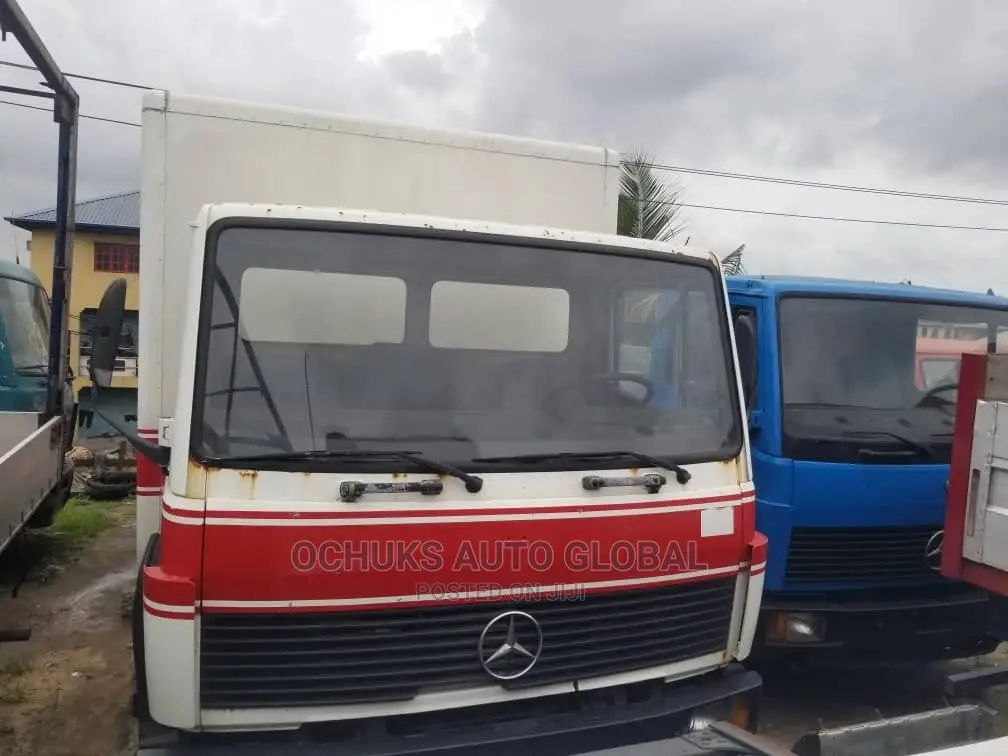 M/Benz Truck 814 6tyers 6bolit 22feet Long Chassis