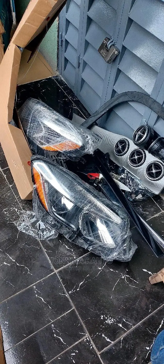 Mercedes-Benz GLA250 2014-2017 Headlights