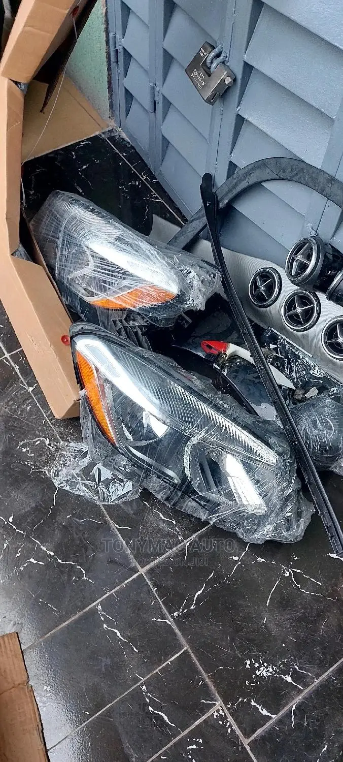 Headlight for Mercedes-Benz GLA 250 2014-2016