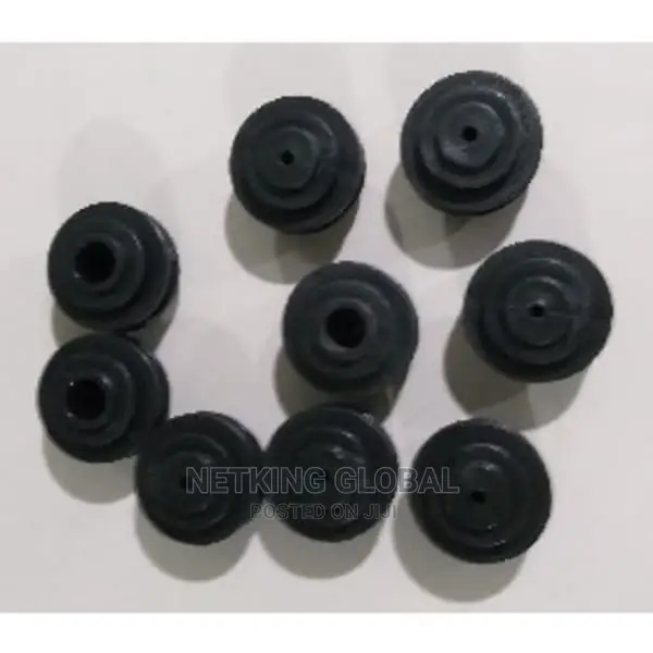 Bobins, Black and White Nemtek Bobings for Electric Fence